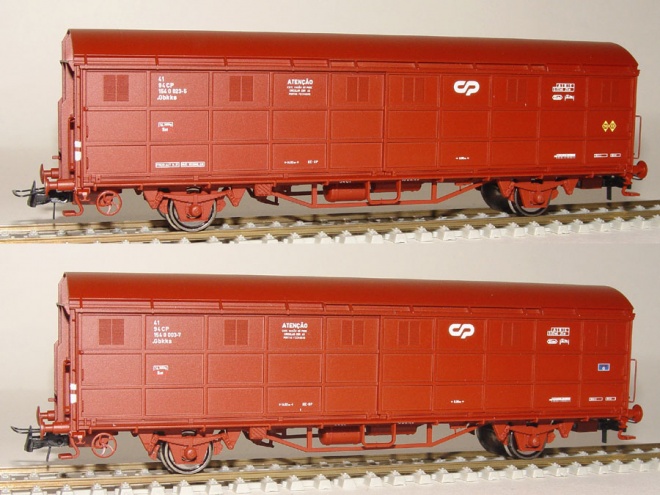 Set of 2 slide wall Box cars<br /><a href='images/pictures/Sudexpress/21542303.jpg' target='_blank'>Full size image</a>
